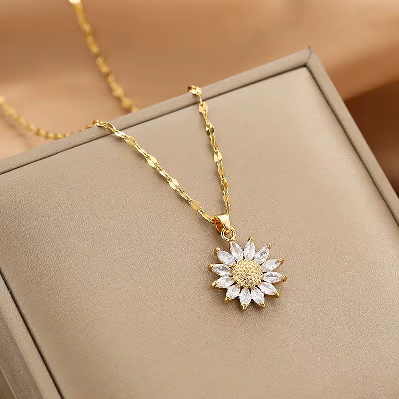 Collana “Sole tra i Petali” – Gioie di Luce